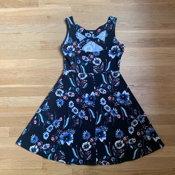Floral Dress Criss Cross Back - Picture 6 of 6